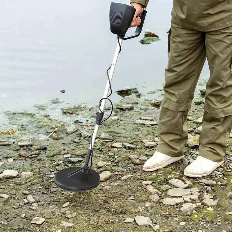 High Sensitivity Handheld Metal Detector, Waterproof, Medium-Sized for Treasure Hunting, Archaeology, Beach Exploration, and Security Checks, Deep Detection Range and Easy to Carry